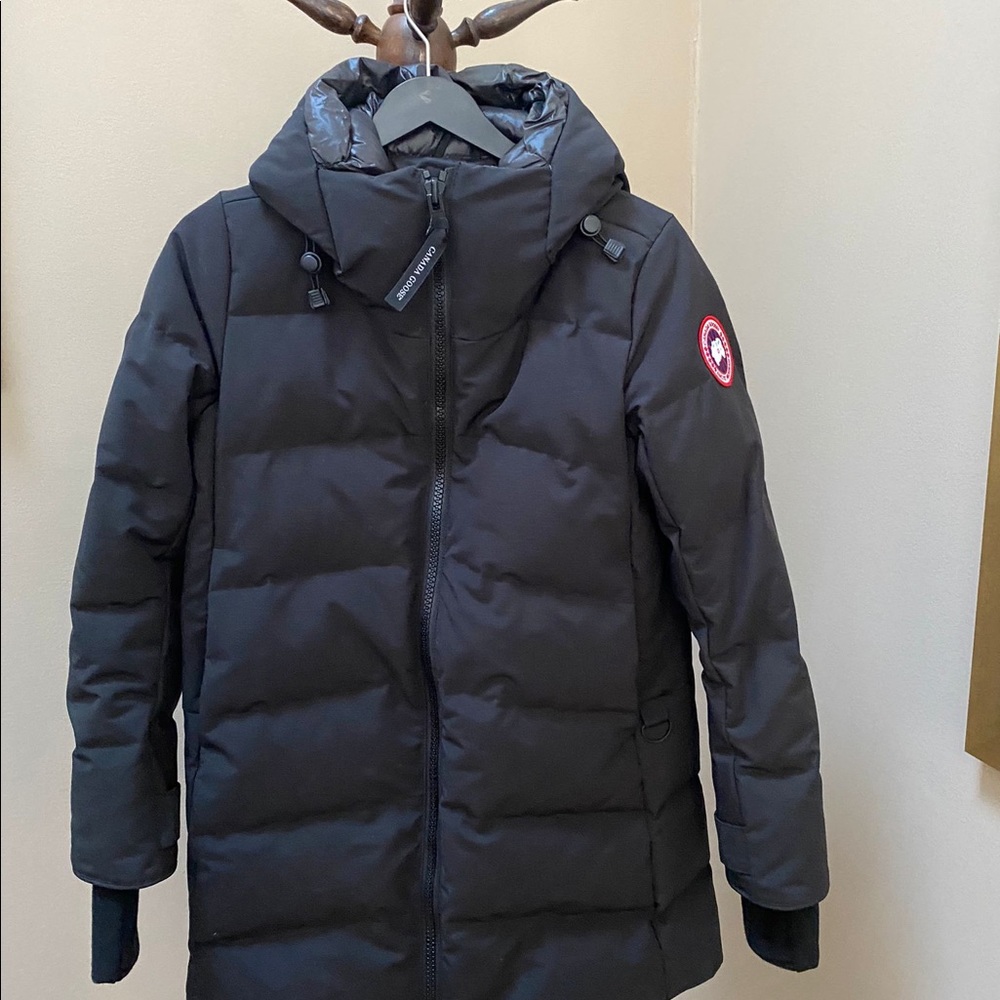 Brand New Canada Gose Merritt Parker. Size Medium.
